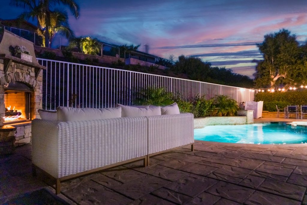 Lüks resort dış mekan oturma alanı